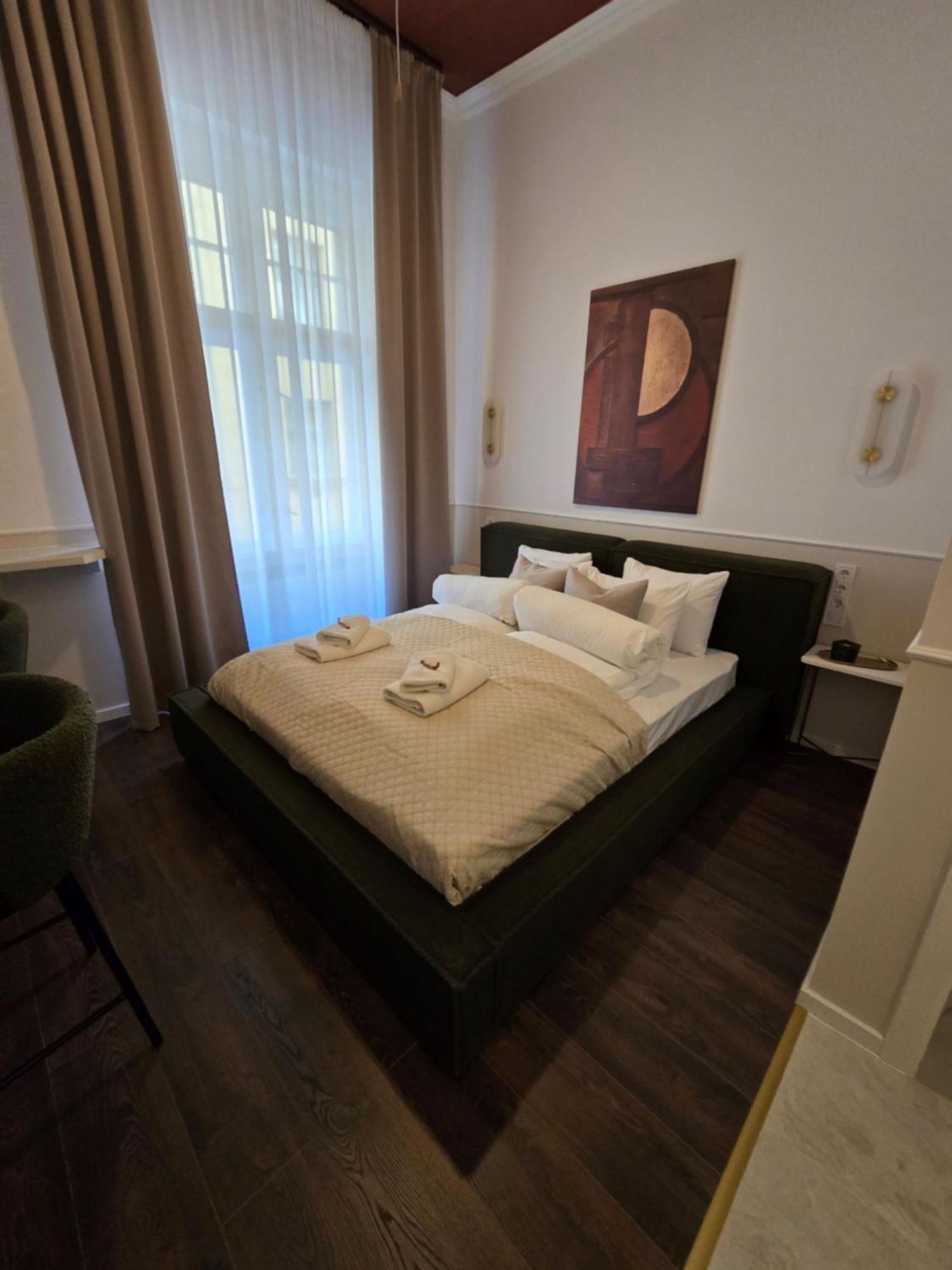 V15 Luxury In The Heart Of